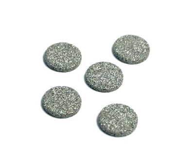 What's the part number of the porous metal filter on RAE instruments?